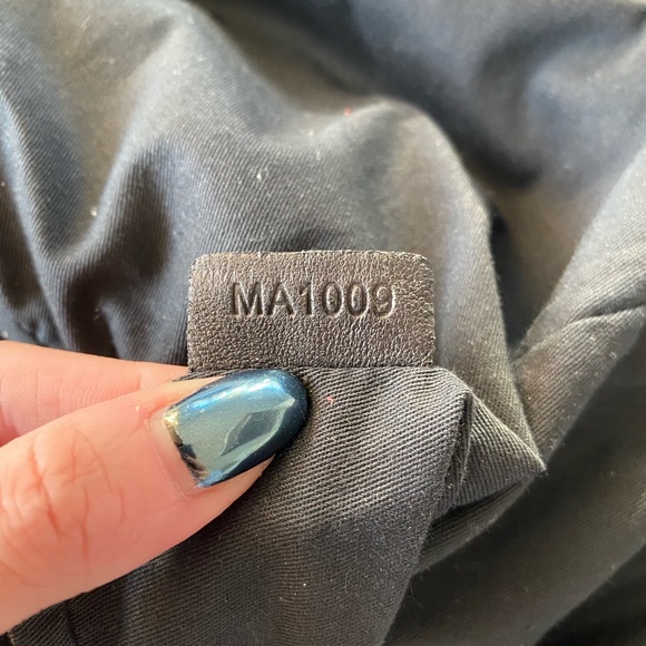 Givechy Black Shoulder Bag - Picture 6 of 8